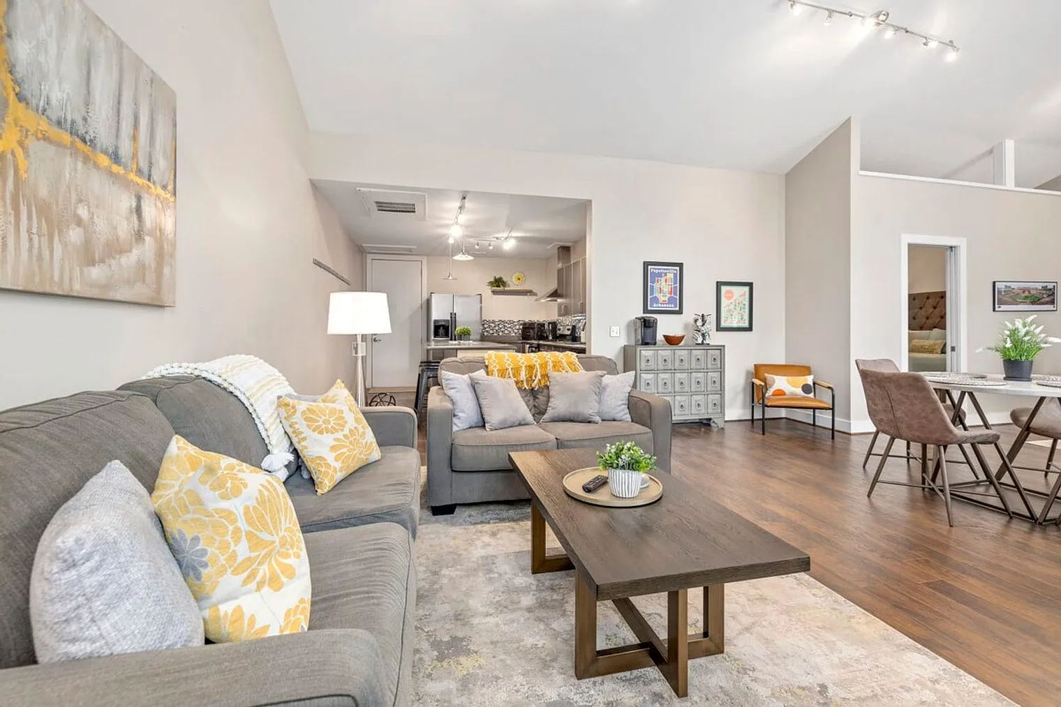 1 bed, 1.0 bath, 1140 sqft, $3,377 — Photo 4