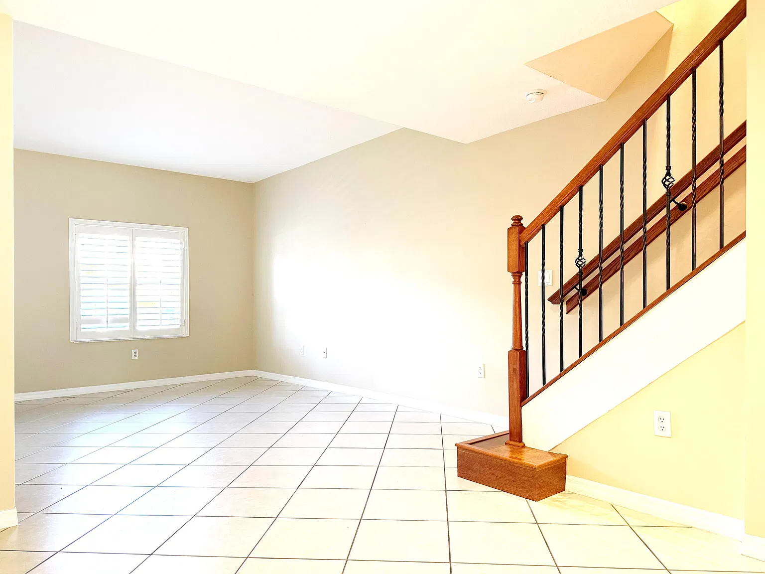 3 bed, 2.5 bath, 1747 sqft, $3,000 — Photo 2