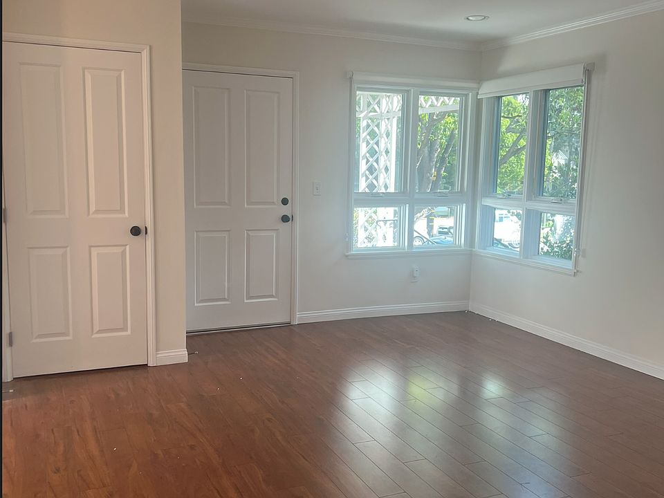 Front door, Livingroom and storage