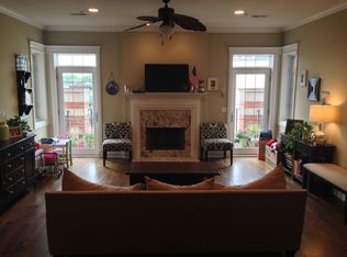 1449 W Irving Park Rd #402, Chicago, IL 60613