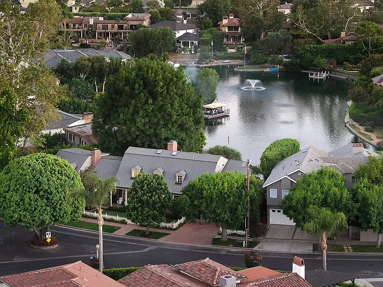 10030 Toluca Lake Ave — Photo 42