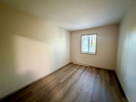 5th image of 40 Bluemound Ct #9