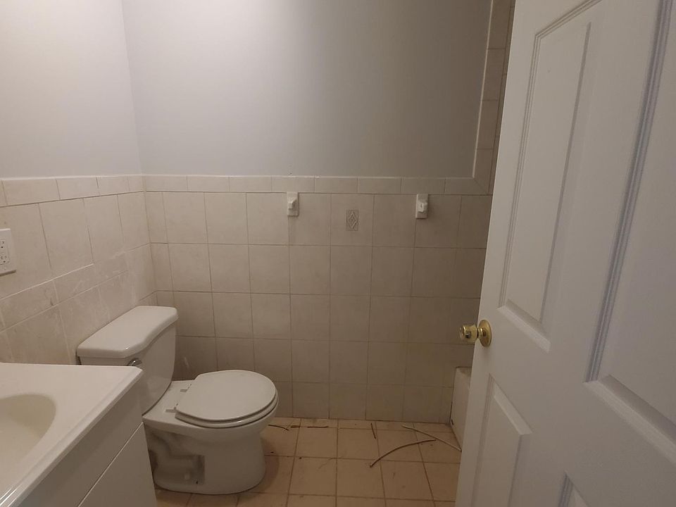 1st image of 124 Stuyvesant Ave #1