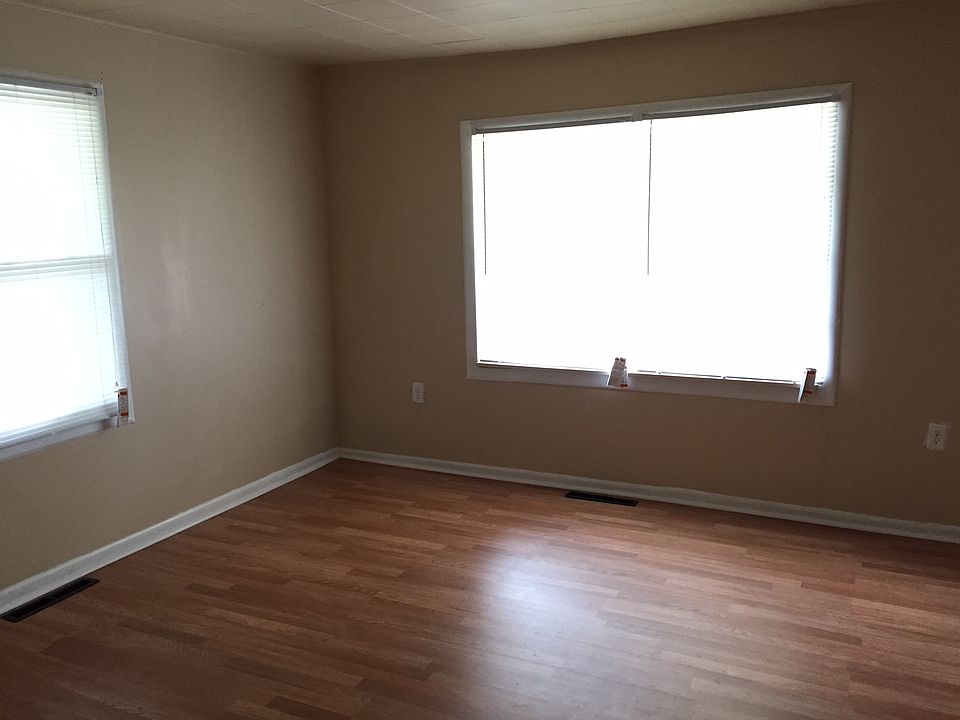 2nd image of 3847 Asbury St