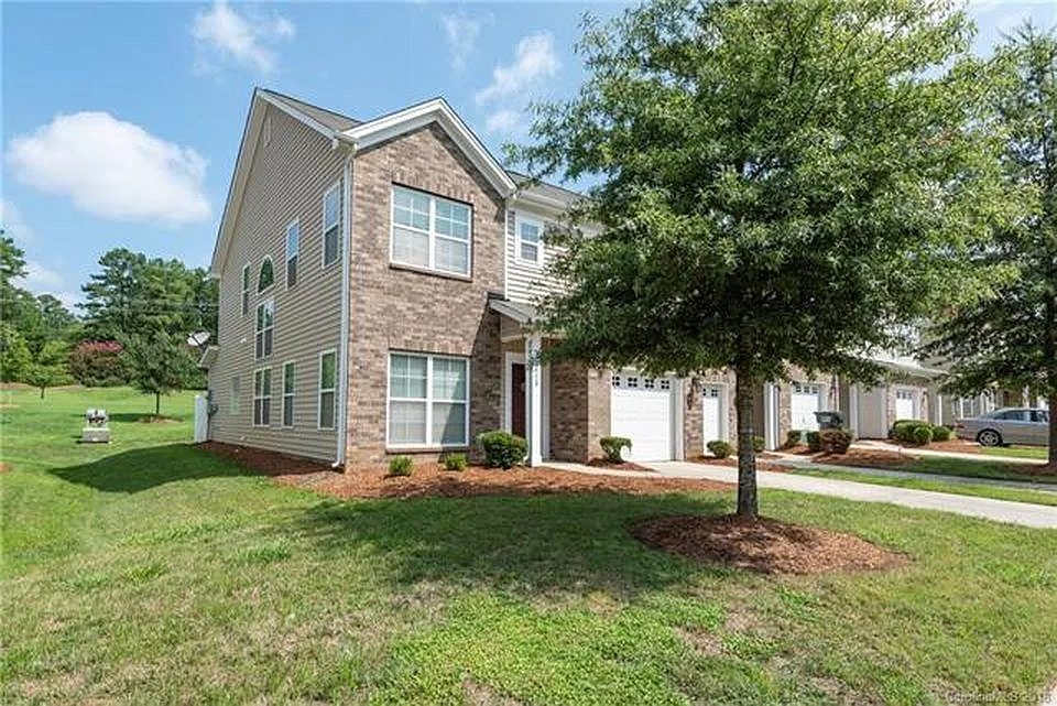 3 bed, 2.5 bath, 1908 sqft, $2,900 — Photo 1