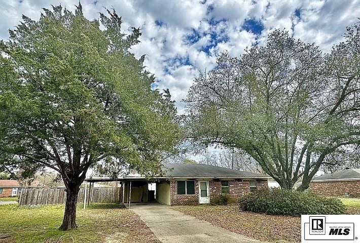 1st image of 301 W Heights Dr