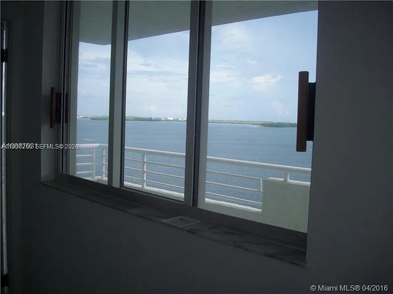 Commodore Bay Condo — Photo 4