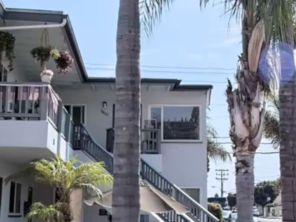 1st image of 3803 1/2 Riviera Dr