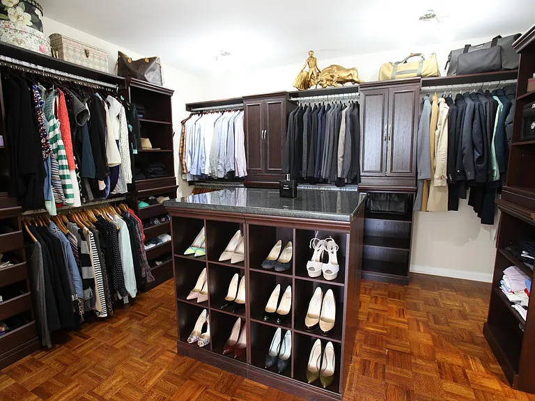 Walk-in Closet