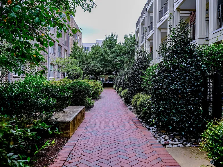 Berkshire Ninth Street — Photo 7