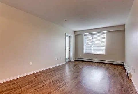 121 McLaughlin Dr — Photo 13