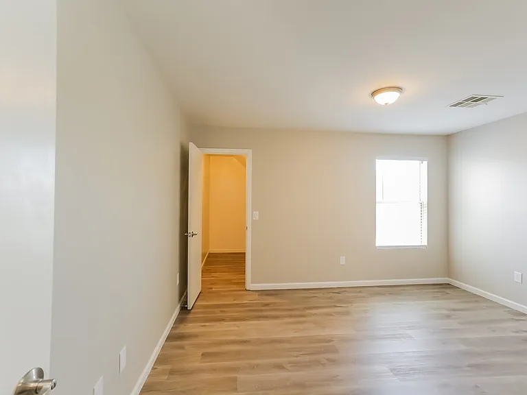 7218 S 39th Dr — Photo 13