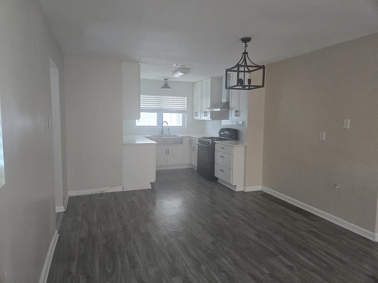 3 bed, 1.5 bath, 1300 sqft, $1,400 — Photo 4
