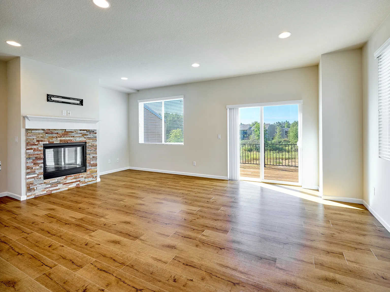 3 bed, 1911 sqft, $2,745 — Photo 4
