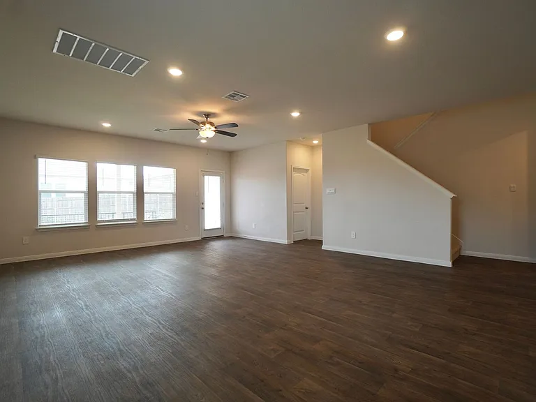 115 Bethpage Dr — Photo 8