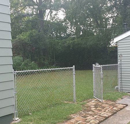 3rd image of 208 Harang Ave