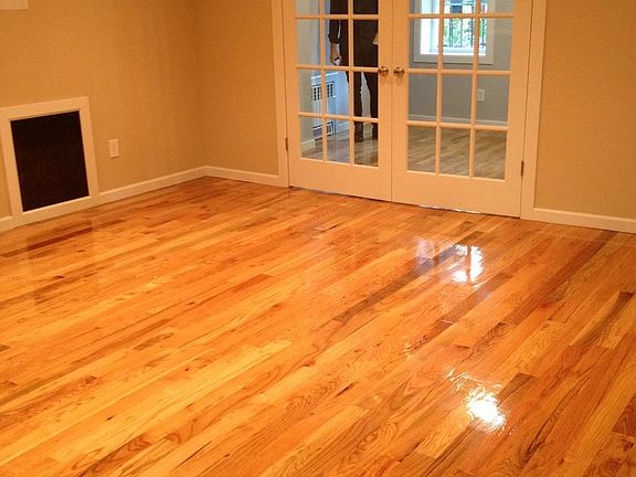 4th image of 35 Garden Pl #4