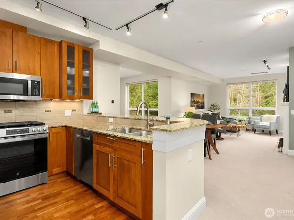 18707 SE Newport Way #412, Issaquah, WA 98027