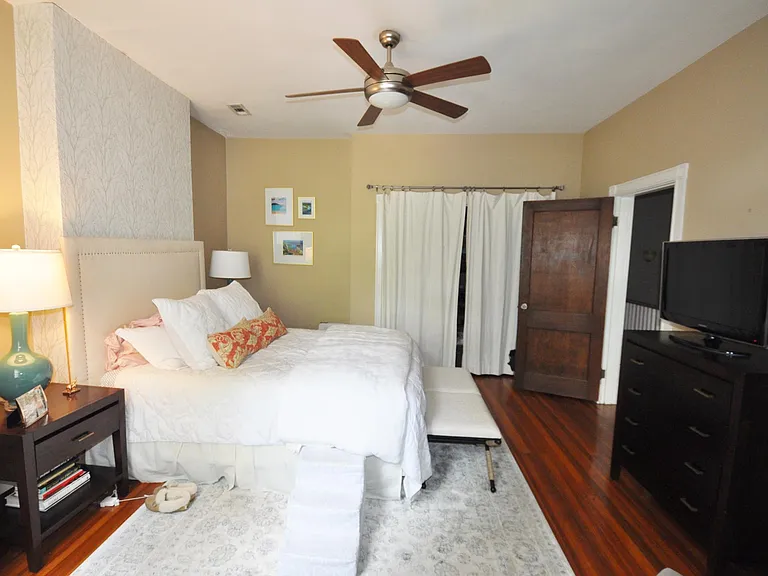 516 N Sheppard St — Photo 13