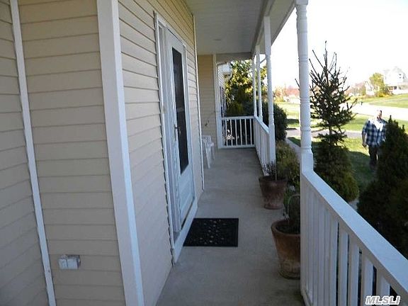 3rd image of 14 Chateau Dr
