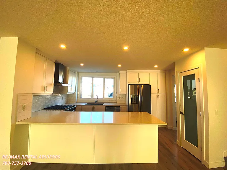 1007 Daniels Loop SW — Photo 3