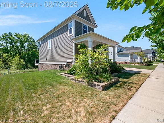 4th image of 50477 Eisenhower Dr
