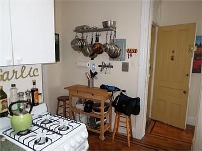 2nd image of 32 W 76th St APT 4R