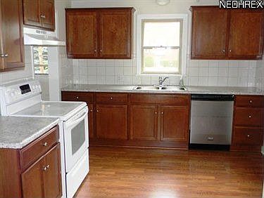 3rd image of 215 South St