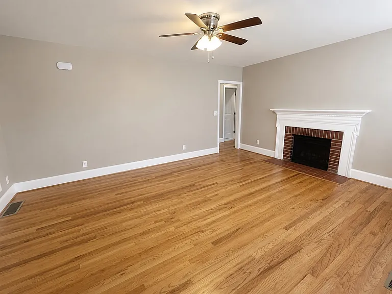 319 W Martintown Rd — Photo 3