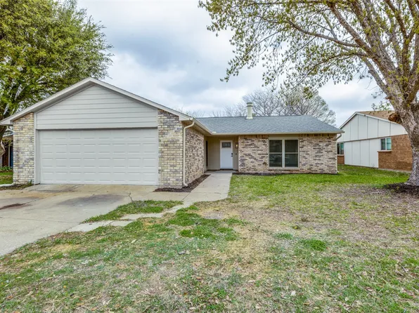 2105 Newbury Dr, Arlington, TX 76014