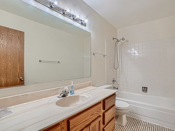 5th image of 2065 Evergreen Ln