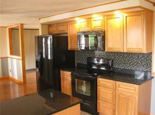 195 Woodland Ave, Cranston, RI 02920