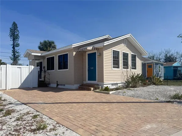 13331 1st St E, Madeira Beach, FL 33708