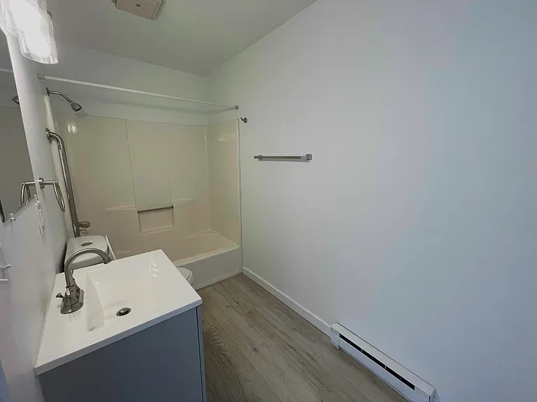 903 Genrich St #C — Photo 10