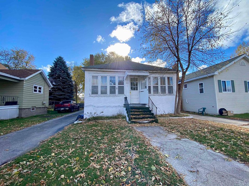 537 6th Ave, Menominee, MI 49858 Zillow