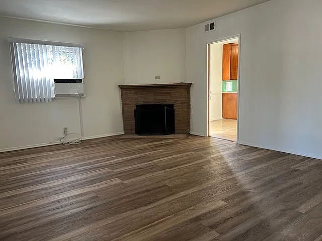 3 bed, 1330 sqft, $3,299 — Photo 2