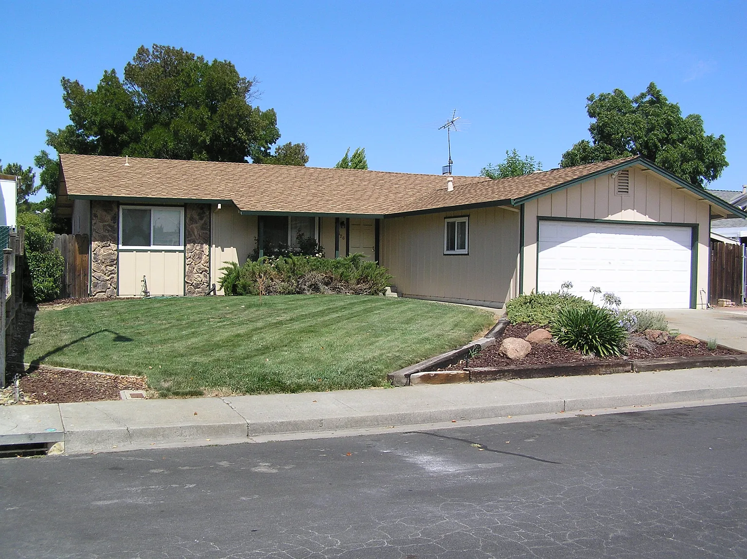 526 Scottsdale Dr photo 1