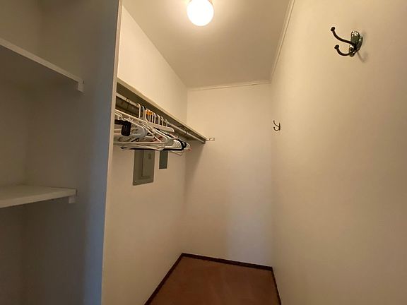 3rd image of 1008 Thornberry Dr