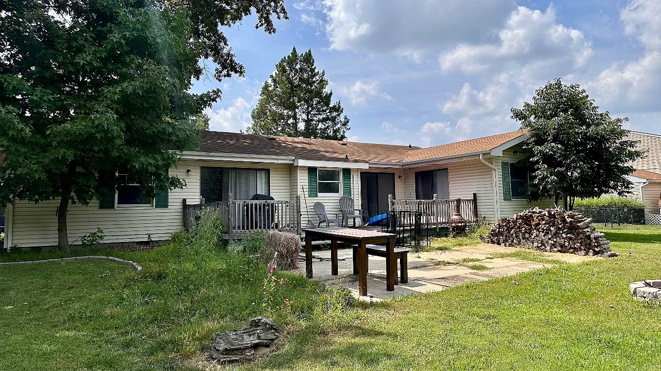 3 bed, 1700 sqft, $1,900 — Photo 3