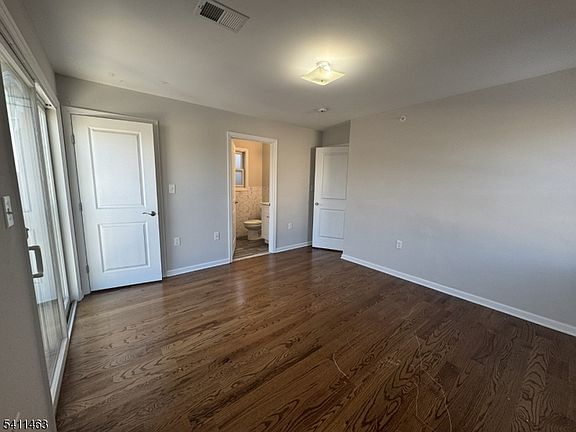 5th image of 64 Delaware St