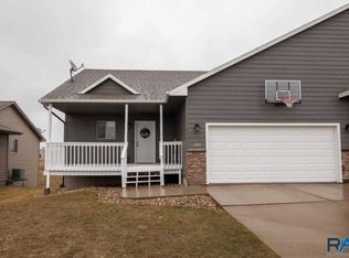 2406 N Wright Ave, Sioux Falls, SD 57107