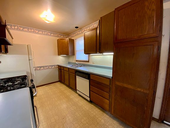 3rd image of 9911 E Bairstow Ave