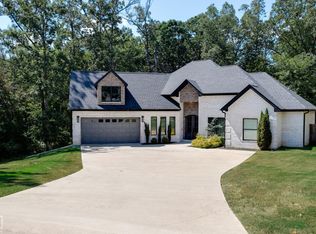 904 Rolling Forest Dr, Jonesboro, AR 72404