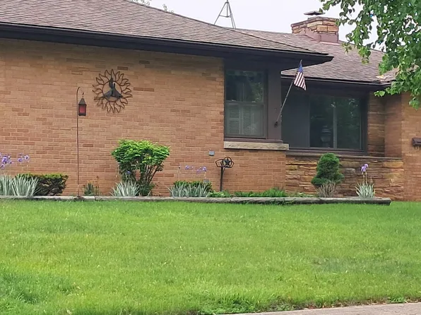 708 S Gretta Ave, Waukegan, IL 60085
