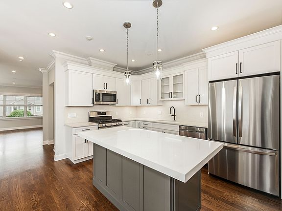 124 Maple Ave - Kitchen