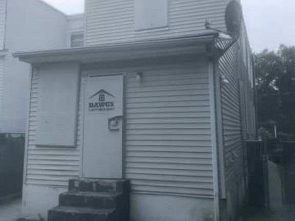 4th image of 1364 Eggert Pl