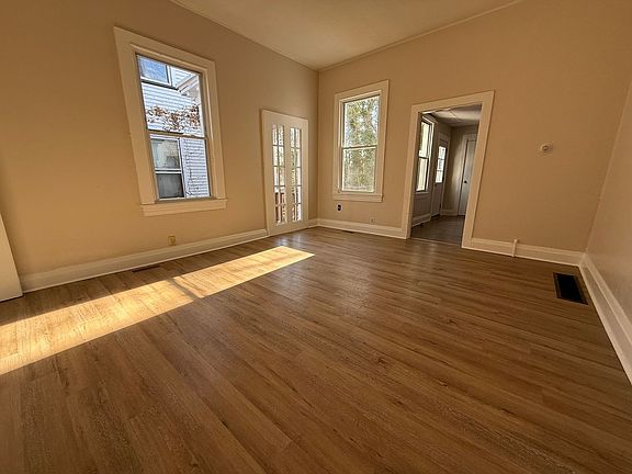 3rd image of 86-88 W Commerce St #86