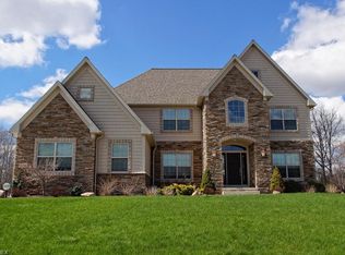 1189 Whispering Woods Dr, Macedonia, OH 44056