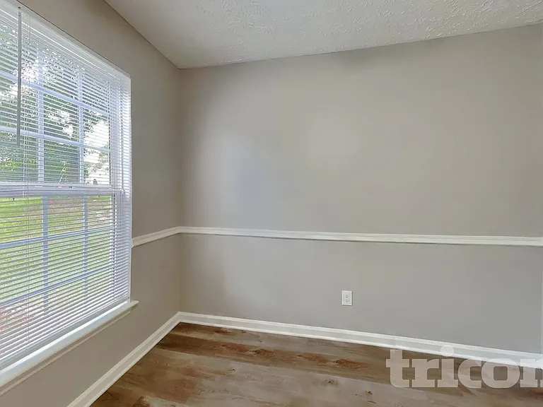 1829 Elkpark Dr — Photo 4