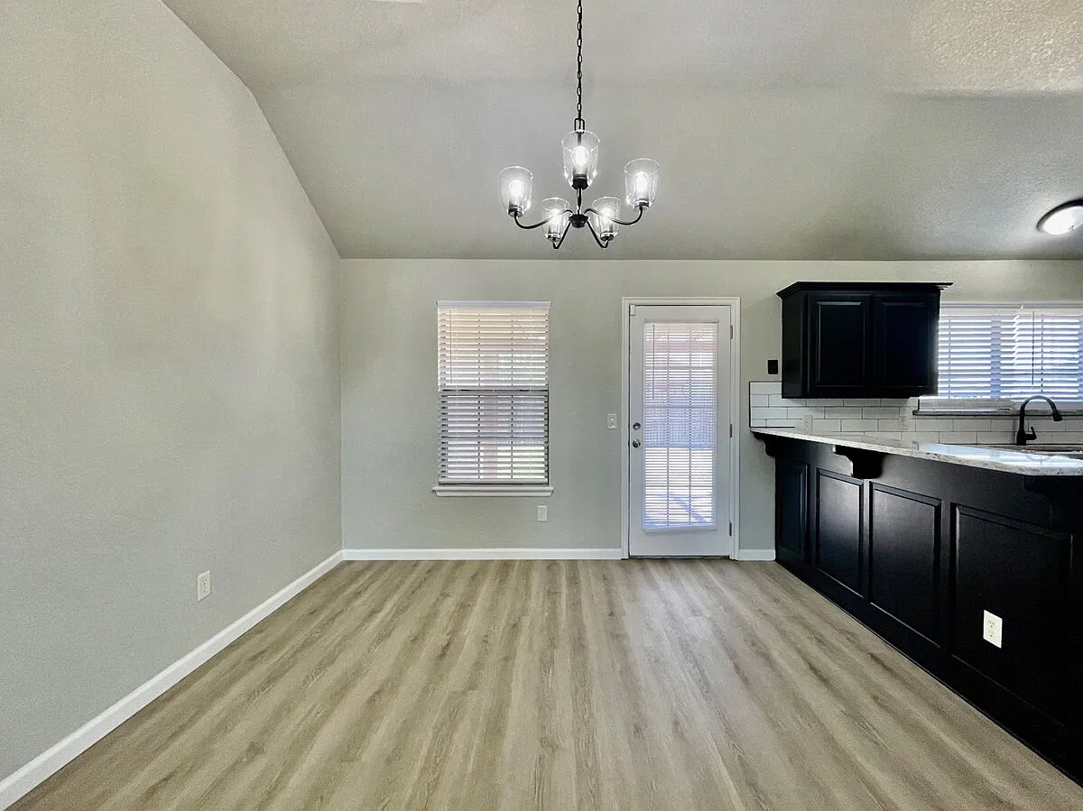 4 bed, 2.0 bath, 1783 sqft, $1,995 — Photo 4